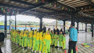 Tim Outbound SD Muga Bersama Siswa-Siswi TK Islam Cahaya Cemerlang Ranting Sewu Park Pandaan