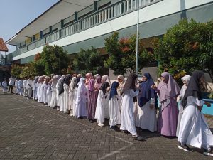 INDAHNYA SALING MEMAAFKAN, HALAL BIHALAL SISWA-SISWI SD MUHAMMADIYAH 3 PANDAAN