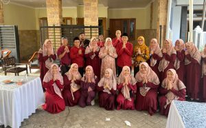 SINERGI DAN SILATURAHMI: GURU SD MUGA PANDAAN SAFARI IDUL FITRI KE TOKOH PENDIDIKAN