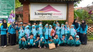 Tingkatkan Kemampuan Bahasa dan Literasi, Siswa Kelas 1 & 2 ICP SD Muga Pandaan Gelar Outing Class ke Kampoeng Sinaoe