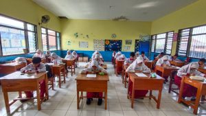 Semangat dan Disiplin: Siswa Kelas 6 SD Muhammadiyah 3 Pandaan Jalani Sumatif Akhir Tahun (SAT)